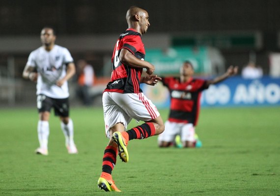 Em noite de gala, Flamengo despacha Figueirense e segue na Copa Sul-Americana