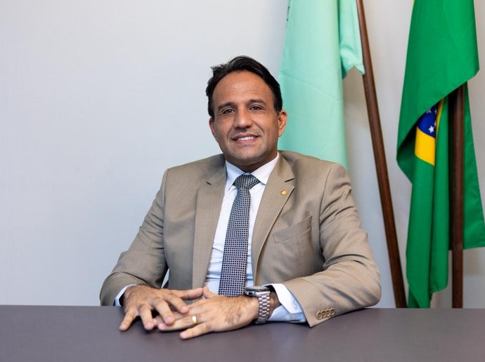 Deputado Mesaque Padilha cobra climatização de salas aula da Escola Djalma Barros Siqueira