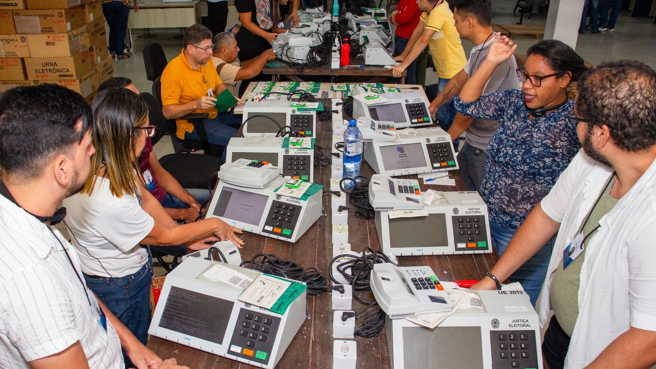 TRE inicia carga das mais de 8 mil urnas  que serão utilizadas na eleição municipal