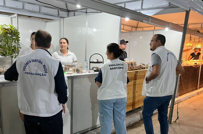 Vigilância Sanitária realiza fiscalização de comerciantes na 75ª Expoagro Alagoas