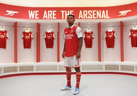 Gabriel Jesus elogia Arteta e fala sobre posição no Arsenal: 'Sou um 9'