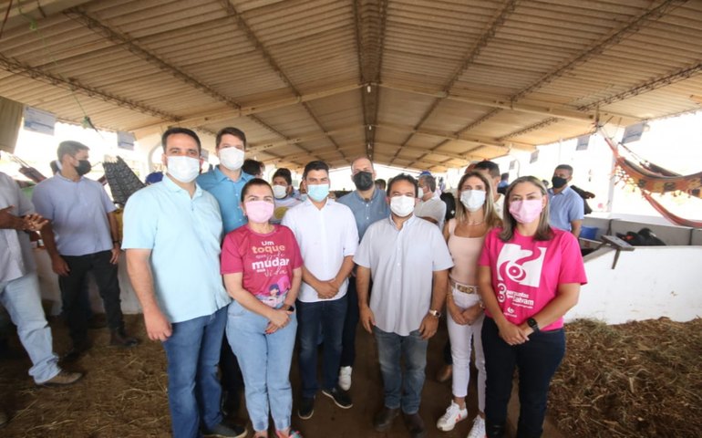 Comitiva de parlamentares prestigia a Expo Bacia Leiteira em Batalha