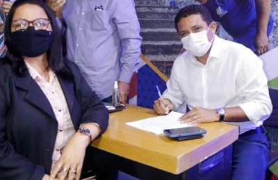 Prefeito Júlio Cezar e secretária anunciam rateio para trabalhadores da educação 