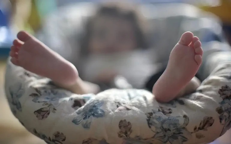 ‘Eu me sentia num lugar que não era o meu’, diz mulher trocada na maternidade