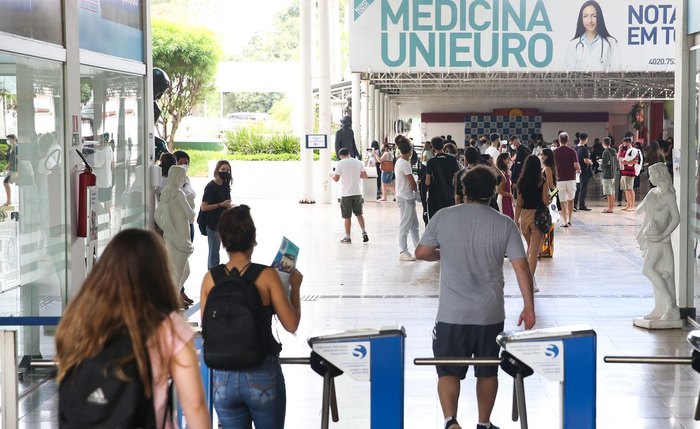 Instituições públicas e privadas usam exame como critério de ingresso