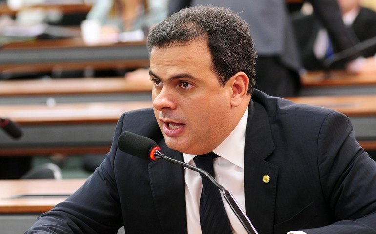 Helicóptero cai com deputado João Bacelar (PL) e aliado no interior da Bahia