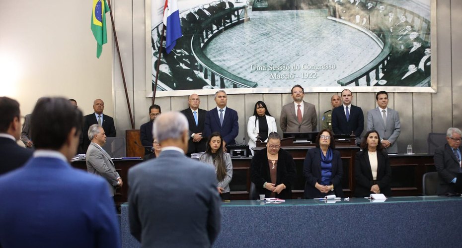Deputados homenageiam Thales Pereira durante sessão ordinária com minuto de silêncio
