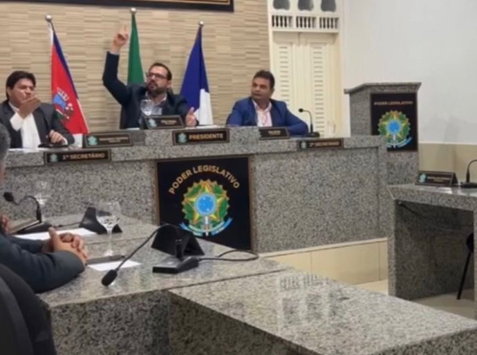 Presidente da Câmara de Quebrangulo cassa palavra de prefeito durante sessão