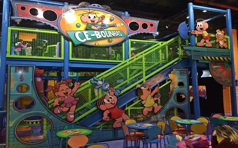 Longe das telas e em passeios por SP, crianças aprendem brincando sobre a vida