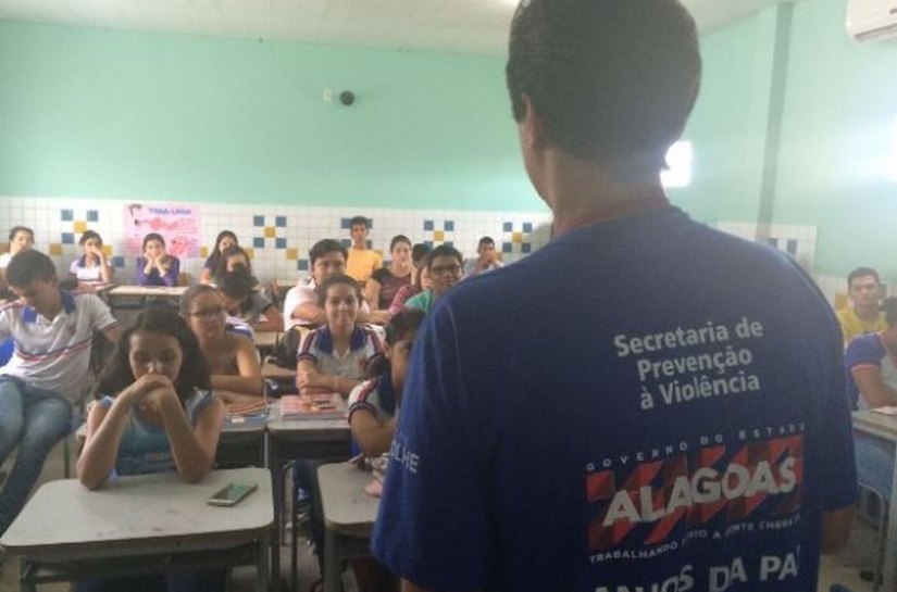 Anjos da Paz sensibilizam jovens de Traipu sobre riscos do uso de drogas