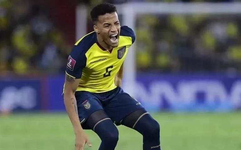 Lateral do Equador confessa ser ‘colombiano’ em aúdio; Chile mira vaga na Copa