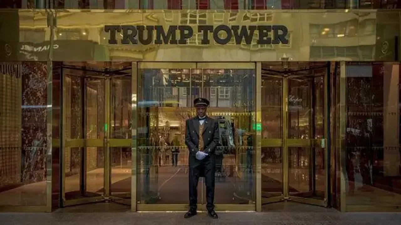 Apoiadores de Donald Trump passam a madrugada na porta da 'Trump Tower', em Nova York