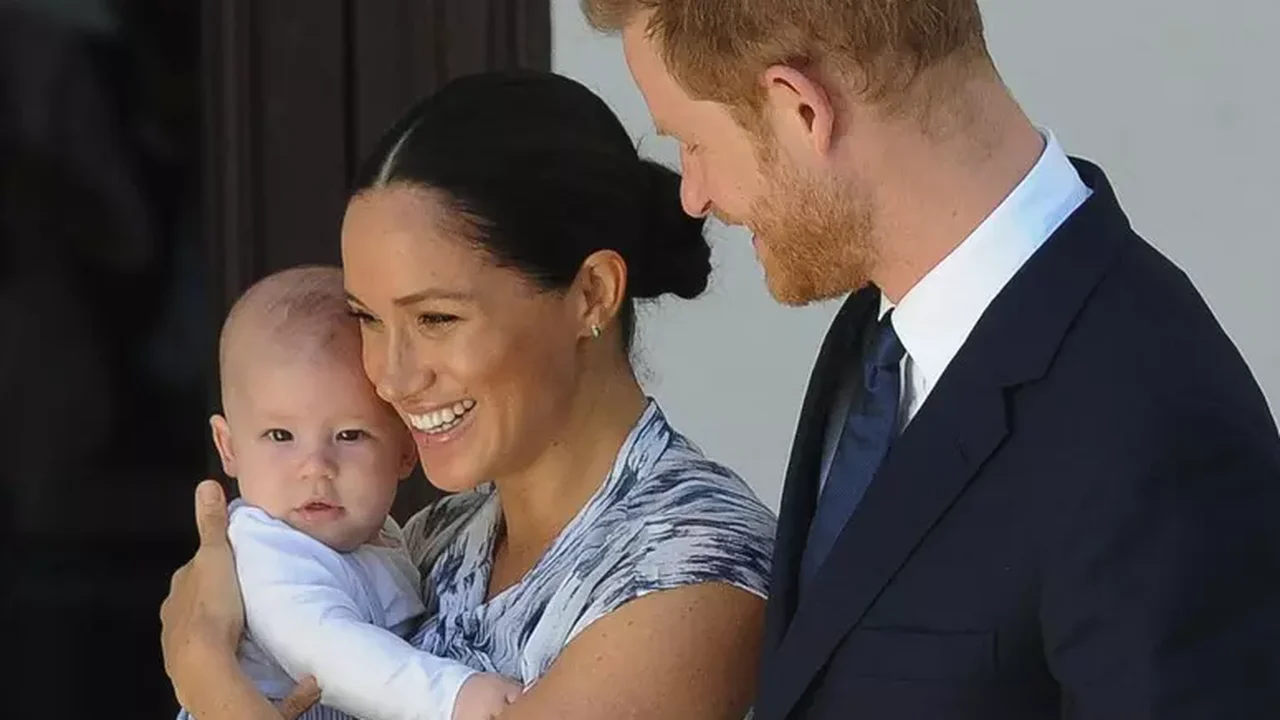Charles III cancela convite para Harry ficar em palácio durante visita ao Reino Unido