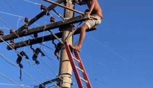 Homem fica mais de 24 horas em cima de poste para não ser preso