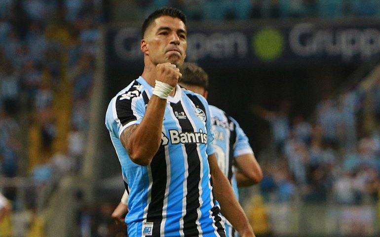 Suárez completa um mês de Grêmio e diretoria já comemora retorno financeiro