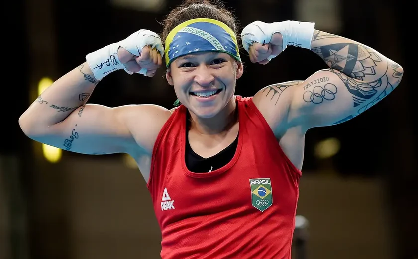 Bia Ferreira supera argentina e se sagra campeã mundial no boxe profissional