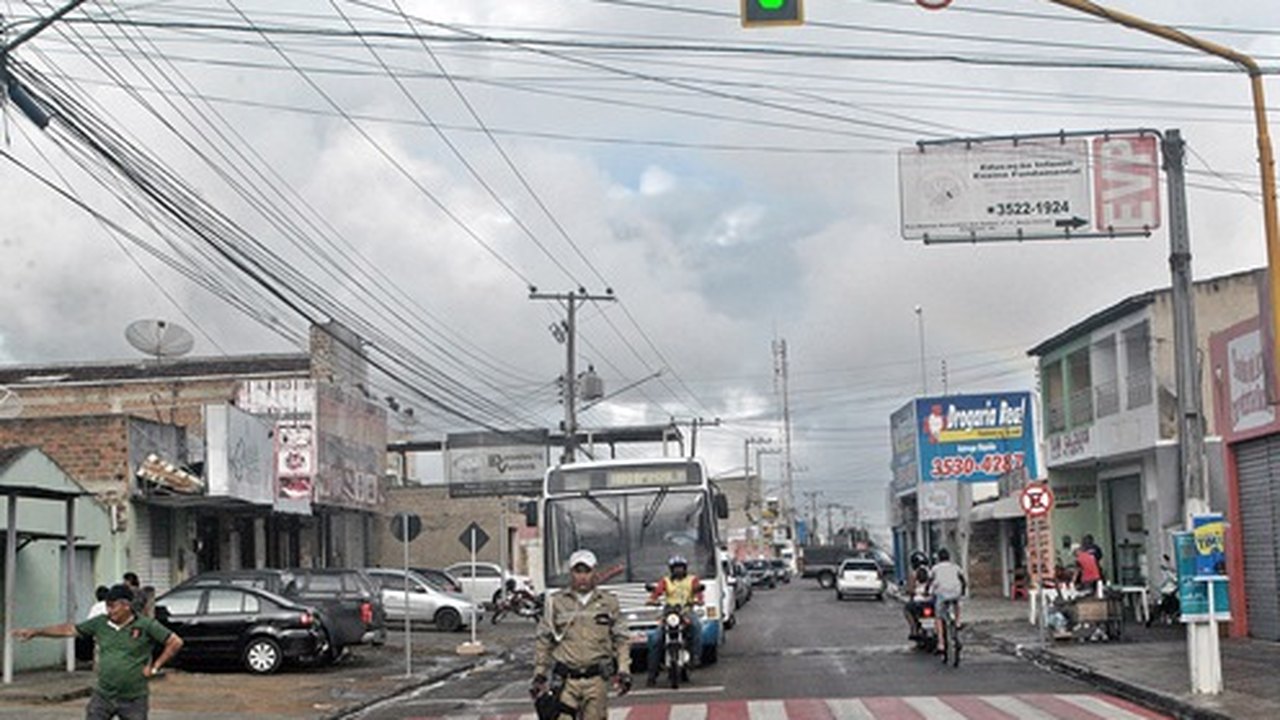 Prefeitura de Arapiraca coloca semáforo na Rua Expedicionários Brasileiros