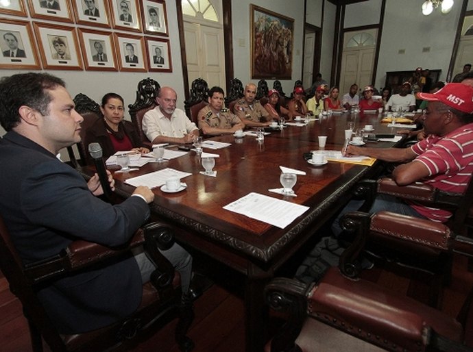 Renan Filho garante apoio aos movimentos sociais da reforma agrária