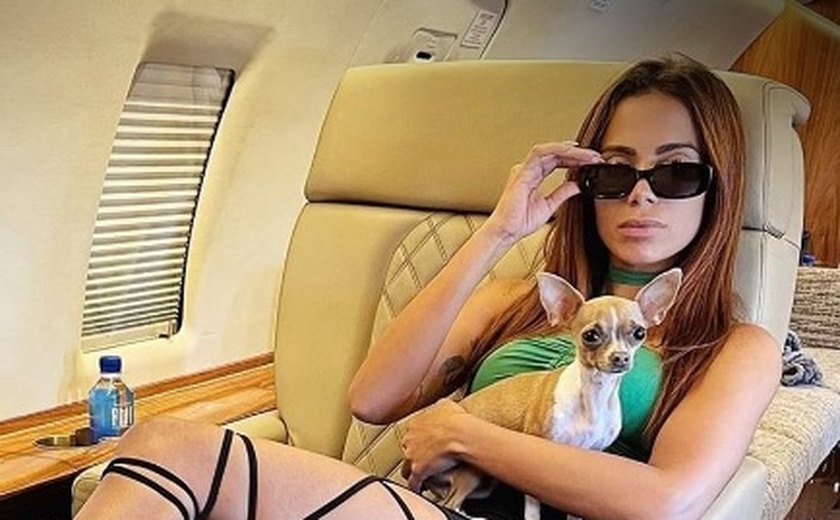 Jatinho de R$ 40 milhões de Anitta faz longas viagens e é do mesmo modelo que o primeiro avião de Gusttavo Lima
