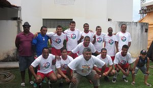 Time da TV Atalaia posa para foto