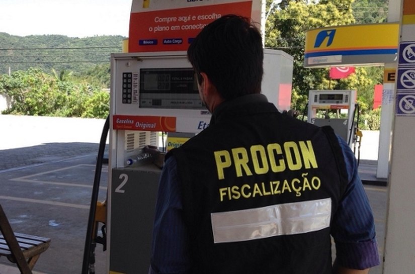 Procon suspende fiscalização em postos de combustível