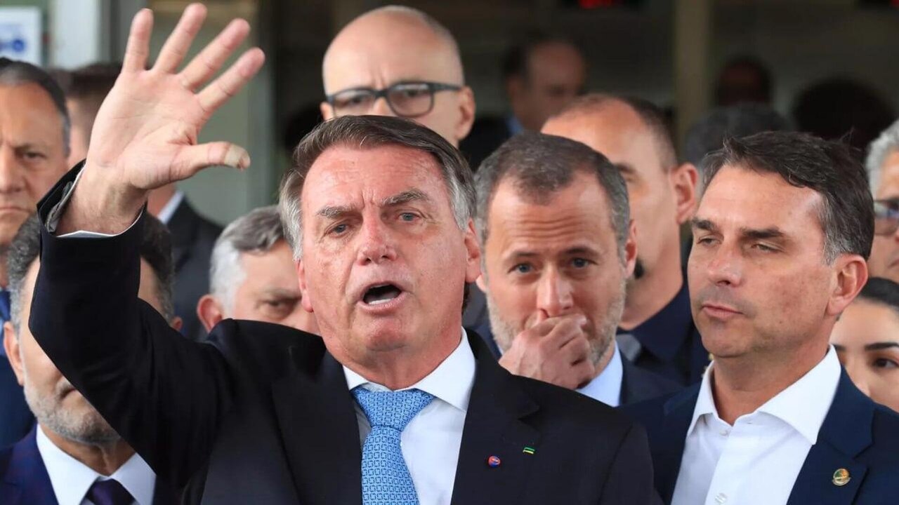 Contradições no discurso podem afastar base do centrão fiel ao bolsonarismo?