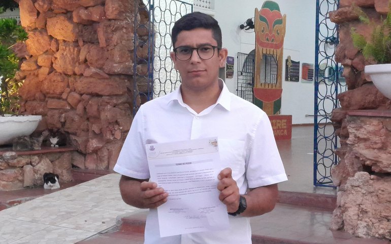 Egresso da Uneal é empossado professor efetivo na Universidade do Estado da Bahia