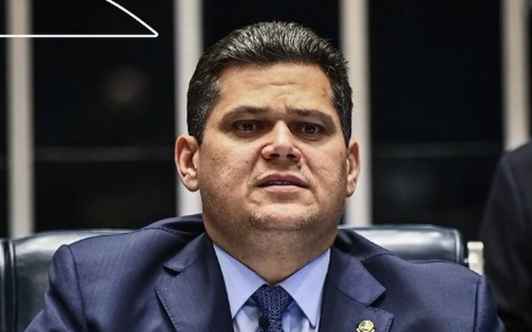 Davi Alcolumbre escala crise com governo e STF e reclama de ‘agressões e ataques’