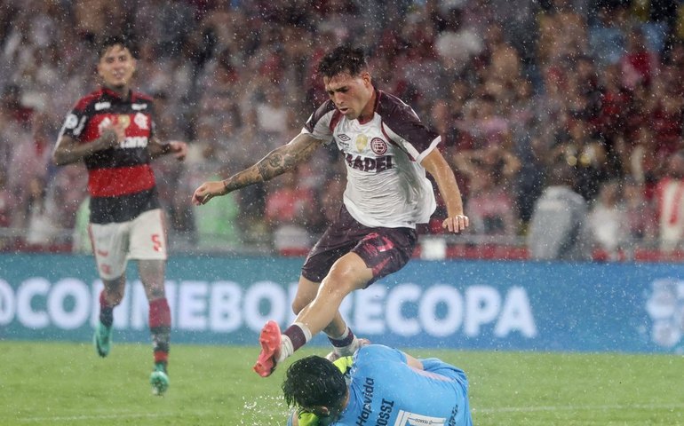 Flamengo luta, mas sucumbe diante do Lanús e perde título da Recopa