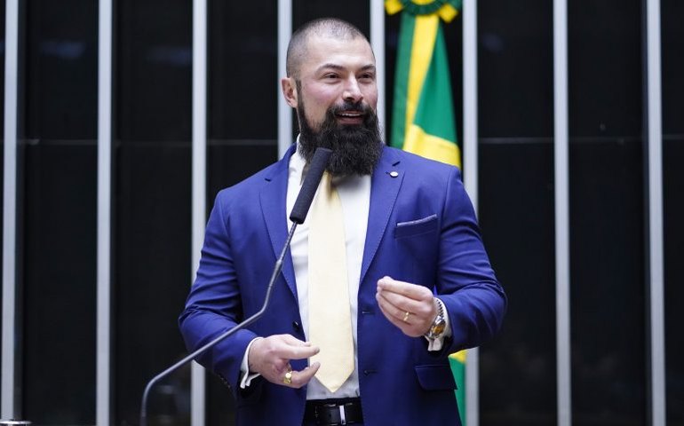 Projeto proíbe banheiros para ambos os sexos em escolas da educação básica