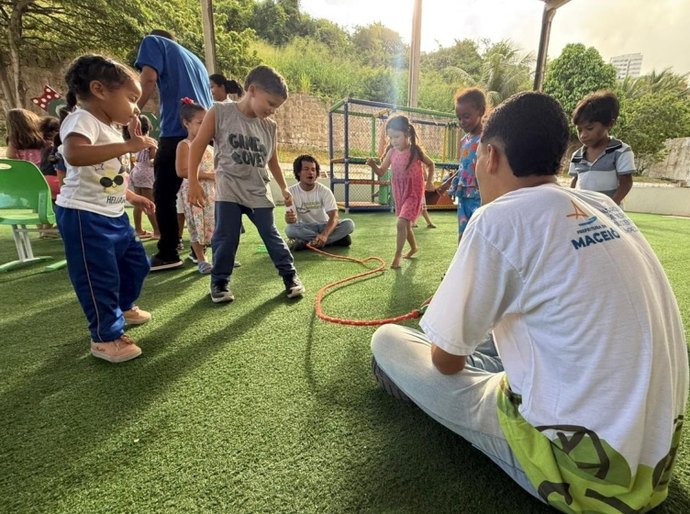 Alurb realiza ação de educação ambiental com crianças do Gigantinhos Poço