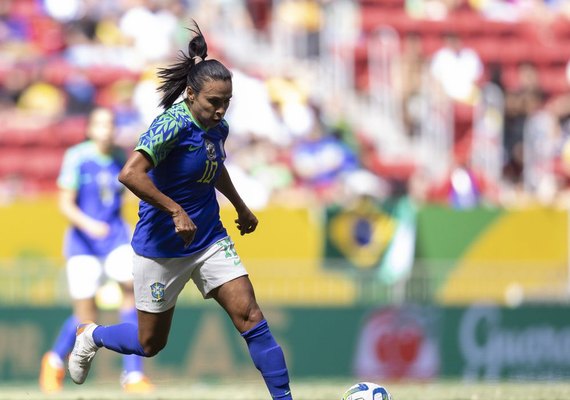 Brasil inicia busca por título inédito da Copa diante do Panamá