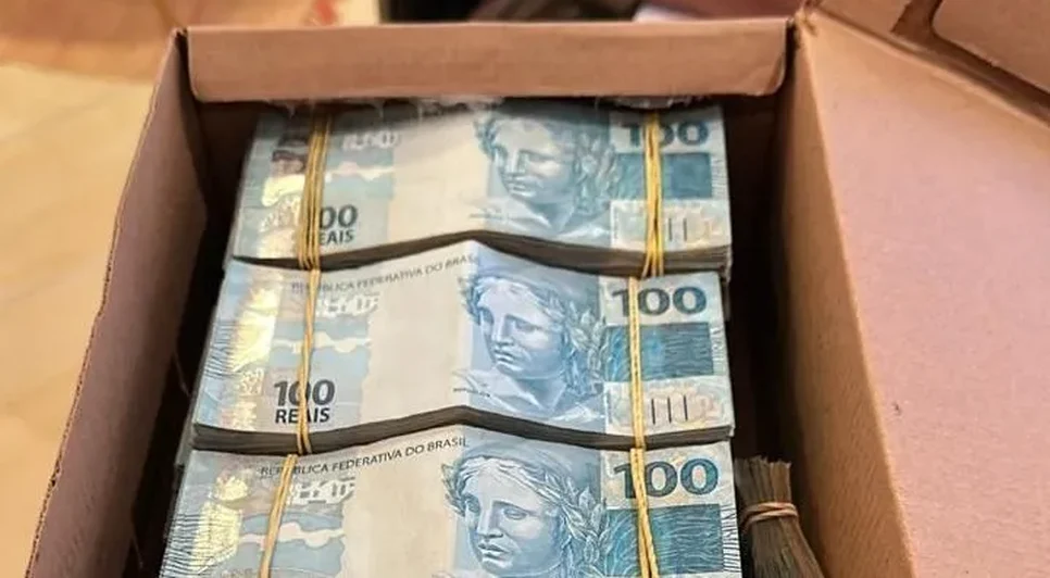 Dinheiro achado em caixa de sapato pela PF. Fonte: PF