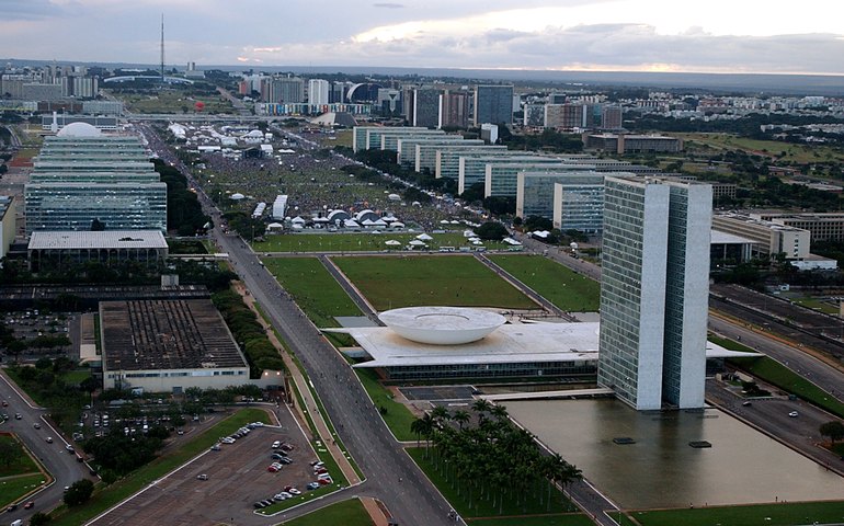 Taylor Swift: prefeito do Rio e governo federal determinam medidas para shows após morte de fã