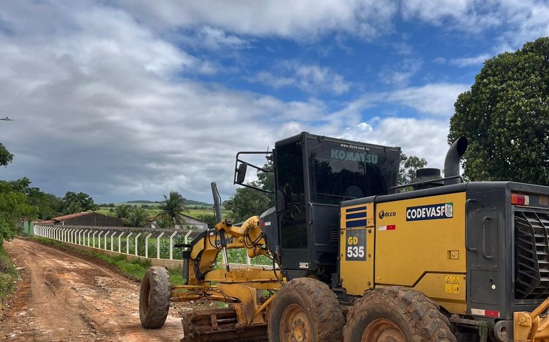 Prefeitura de Lagoa da Canoa intensifica manutenção das estradas vicinais durante período chuvoso