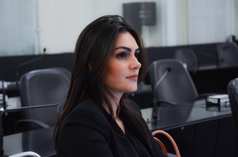 Indicação de Thaise Guedes prevê transporte para pessoas com deficiência em tratamento médico