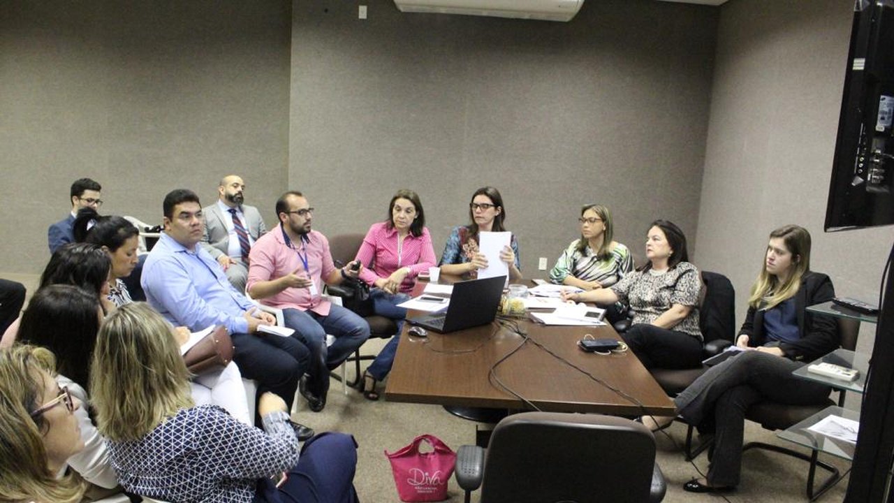Cosems discute com bancada feminina da ALE ações voltadas ao combate ao câncer em AL