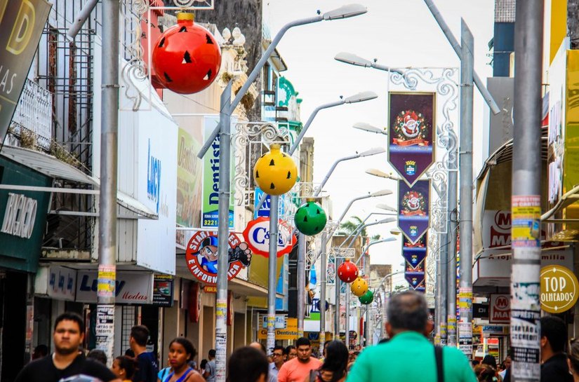 Prefeitura de Maceió instala iluminação especial de Natal