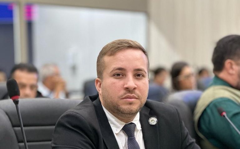 Durante discurso, vereador Rodolfo Barros fala sobre avanços em políticas públicas voltadas para juventude em Maceió