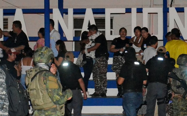 
Todos os reféns retidos em prisões no Equador foram liberados
