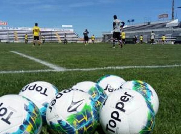 Em campo reduzido, Foiani trabalha a parte tática do time alvinegro