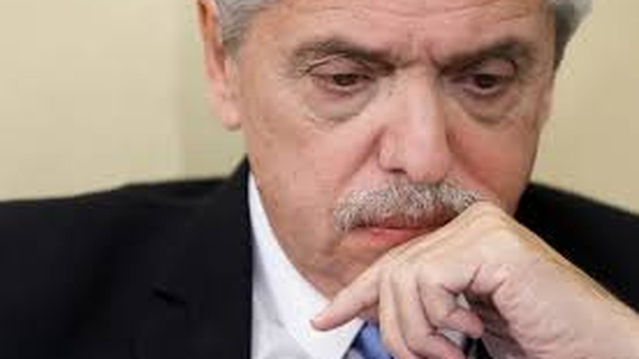 Ex-presidente Fernández é acusado na Argentina de violência e assédio por ex-primeira-dama