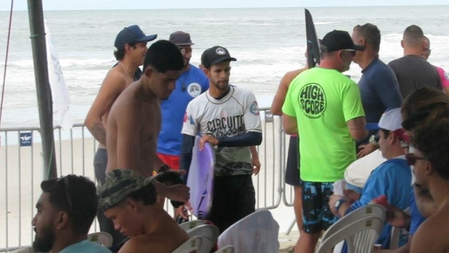 Campeonato Alagoano de Bodyboard reúne atletas e admiradores na Praia do Pontal da Barra