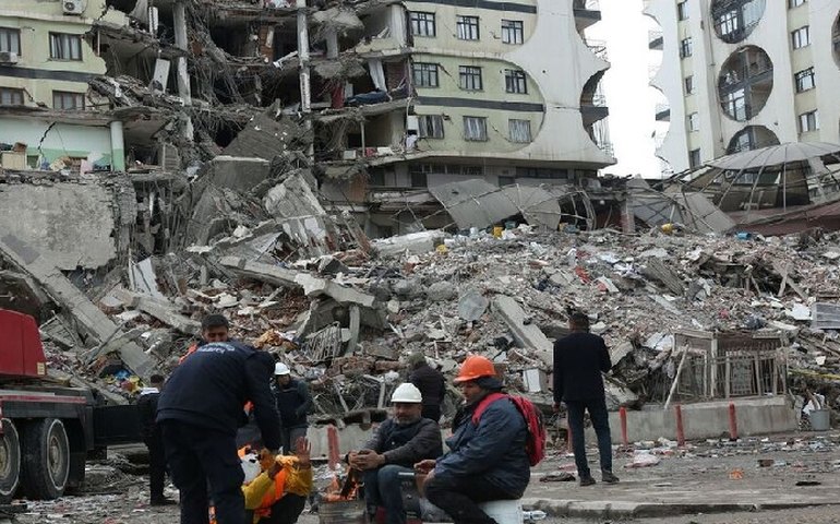 País repatria 17 brasileiros e parentes afetados pelo terremoto na Turquia