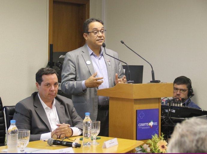 Rodrigo Buarque participa da celebração dos 40 anos do Cosems RS em Porto Alegre