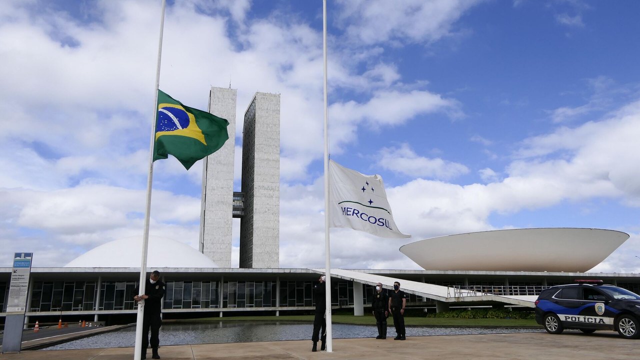 Um Senado sujo e tosco
