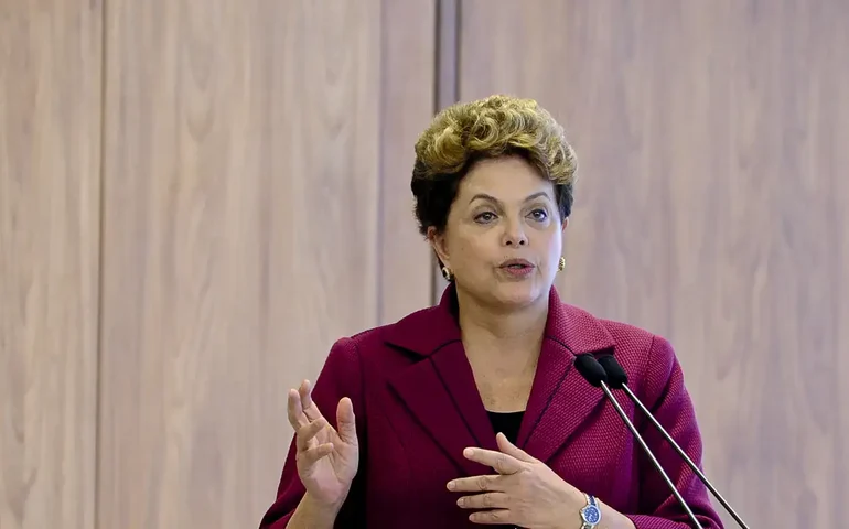 Dilma recebe autoridades em jantar musical e canta com Galípolo