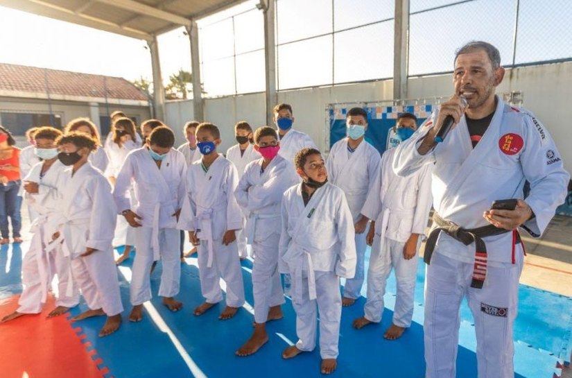 Estudantes participam de aula experimental do programa Esporte para Além das Fronteiras