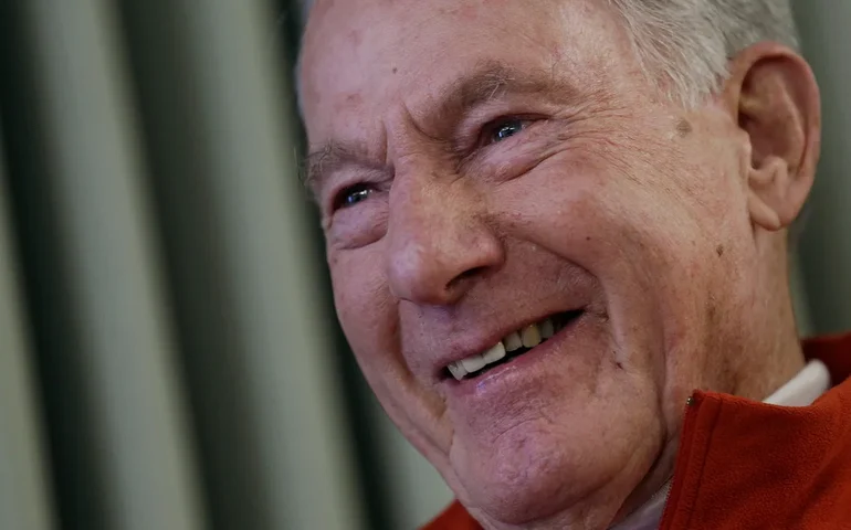 Lendário montanhista Jim Whittaker, o primeiro americano a chegar ao cume do Monte Everest, morre aos 97 anos