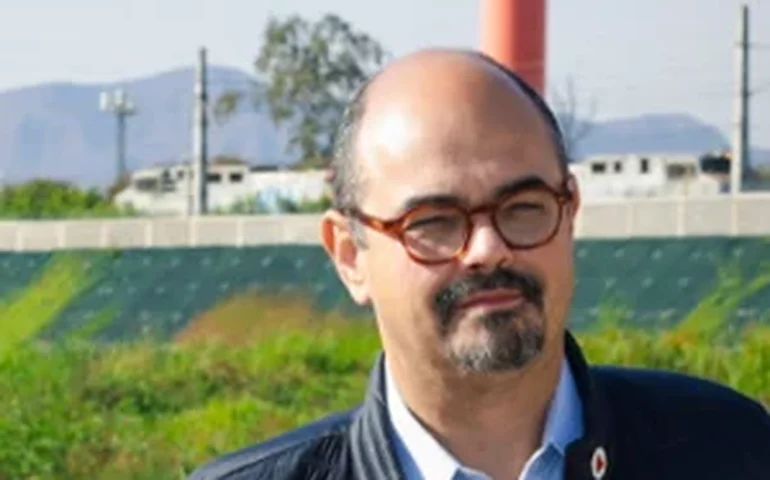 Governador de MG condiciona escolha de novo reitor da UEMG à venda de prédio